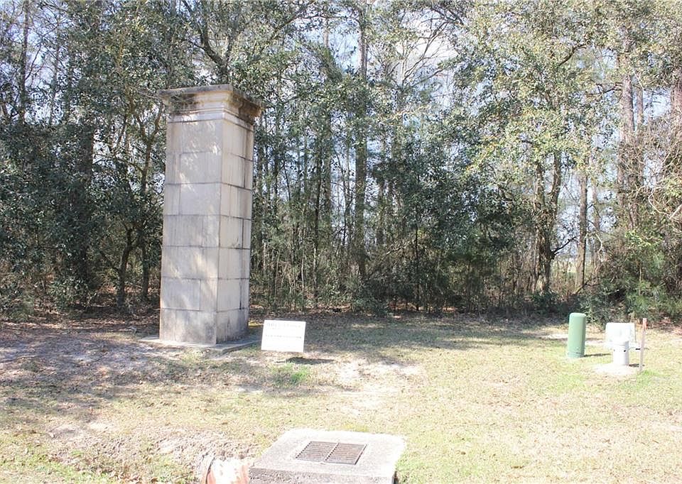 1st image of Country Club Ln