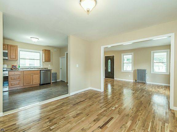 5th image of 10 Melrose Pl