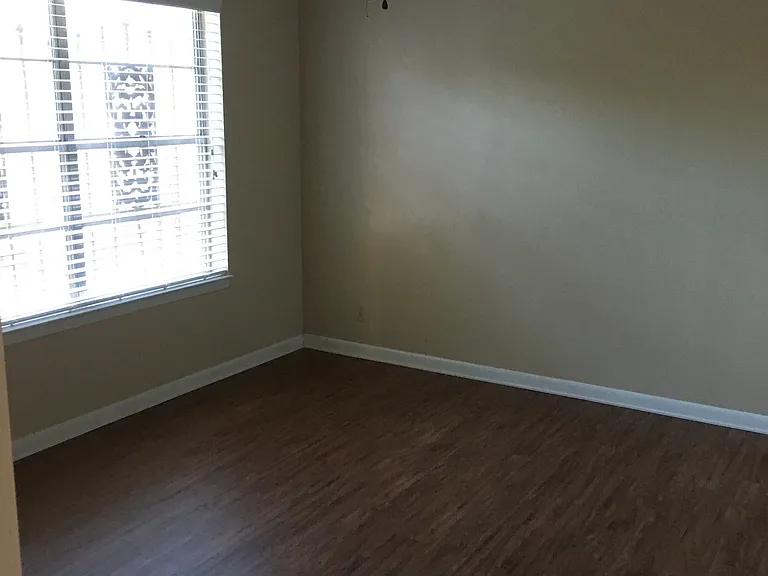 1506 W Fairmont St — Photo 8