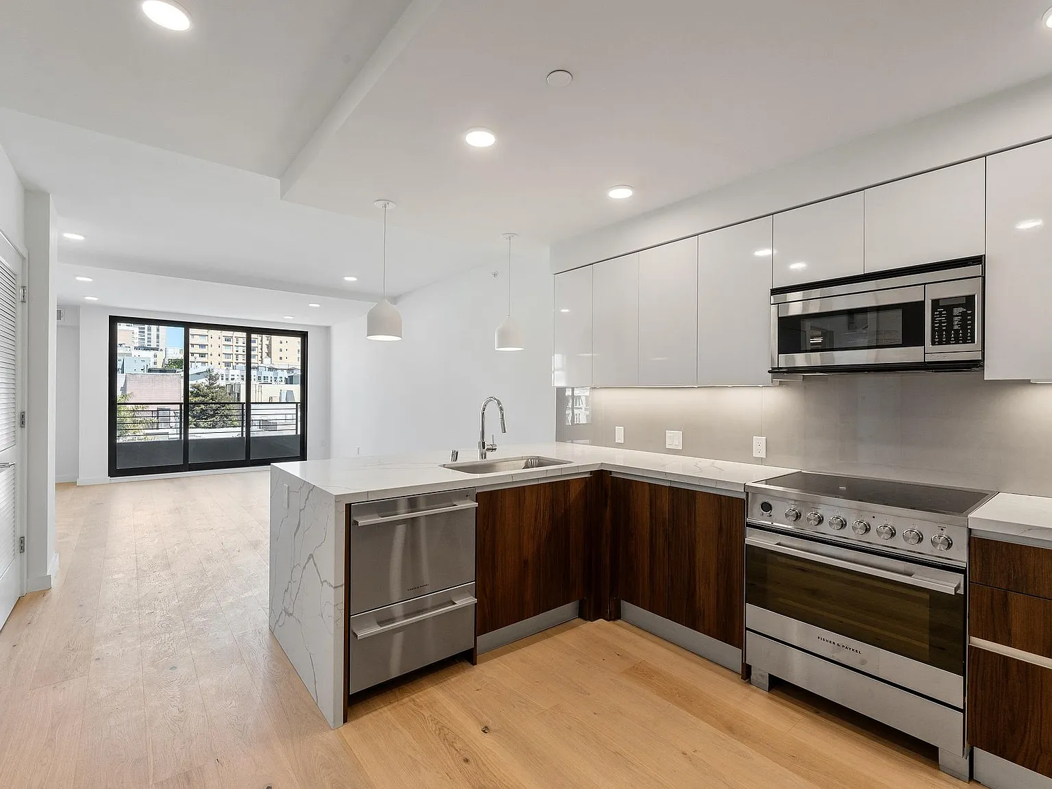 2 bed, 856 sqft, $6,850 — Photo 1