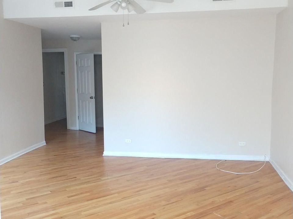 1st image of 7513 N Greenview Ave #3