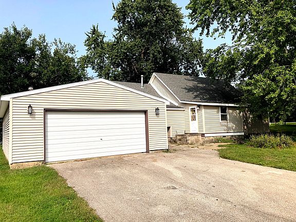 2nd image of 1613 Lakeview Dr