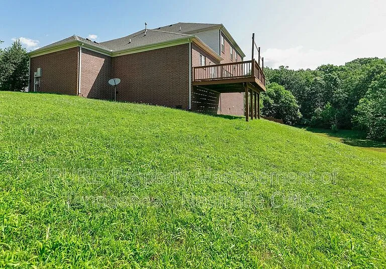 1214 Broadmoor Cir — Photo 44