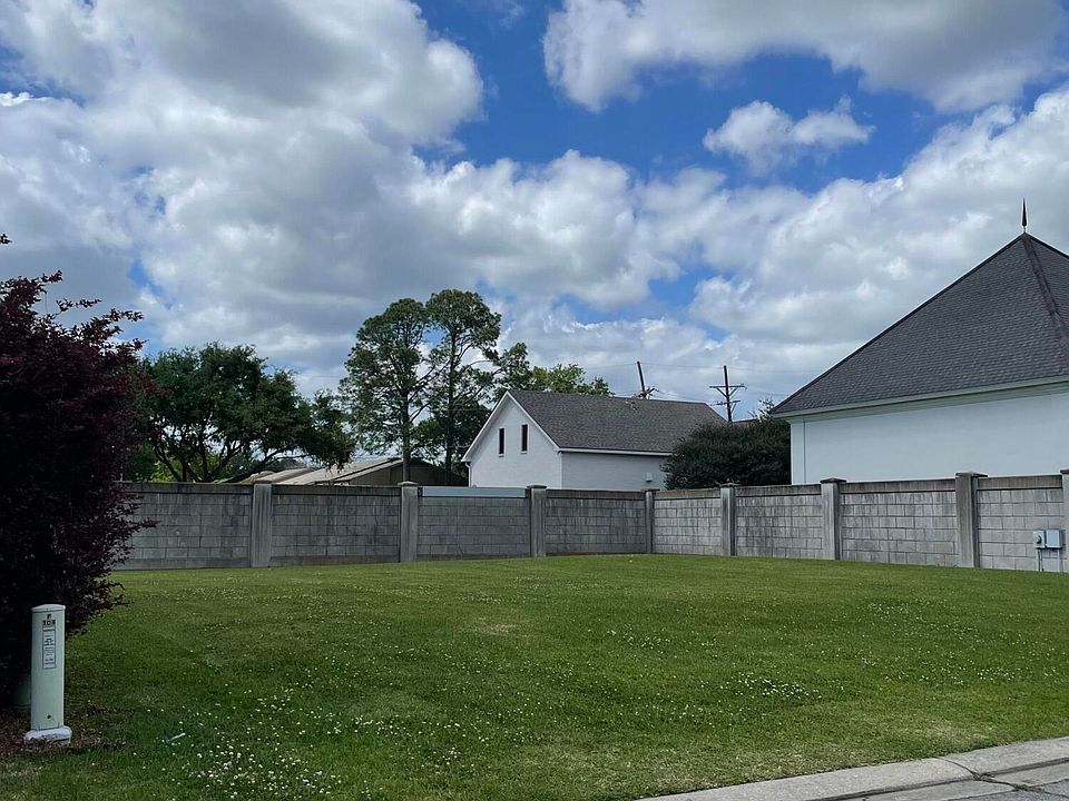 2nd image of 104 Club View Dr