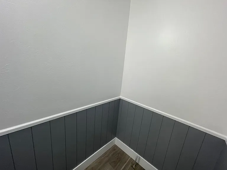 1/2 bathe wainscoting