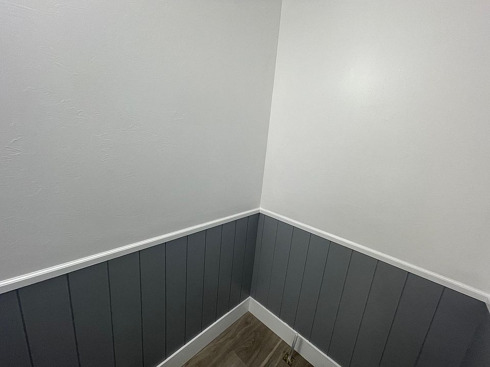 1/2 bathe wainscoting
