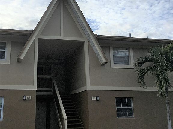 2nd image of 284 Berkshire Ln #284