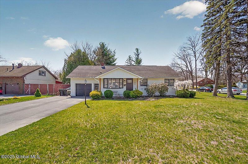 2nd image of 122 Dahlia Street