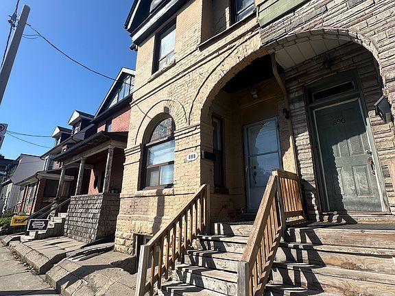 2nd image of 888 Dundas St E