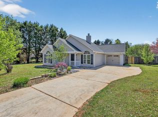304 Golden Leaf Ln, Simpsonville, SC 29681