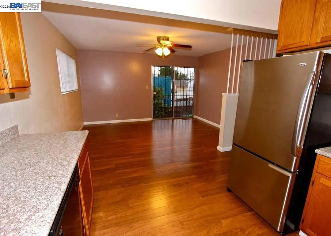 3 bed, 1400 sqft, $3,650 — Photo 2