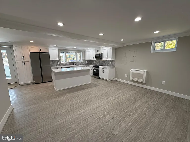 453 Walnut Dr — Photo 3