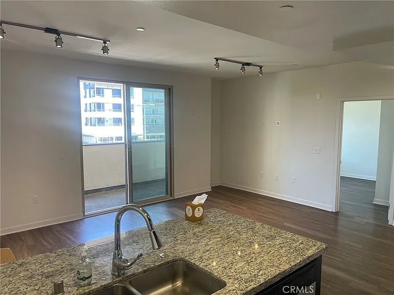 612 E Carson St #209 — Photo 5