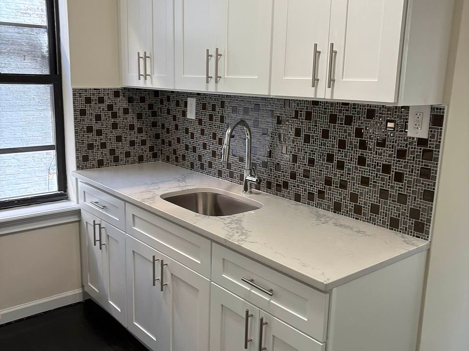 1st image of 2119 27th St APT 3C