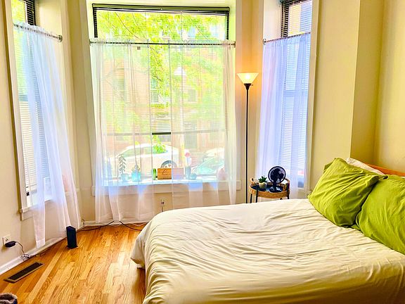 3rd image of 448 W Saint James Pl #1A