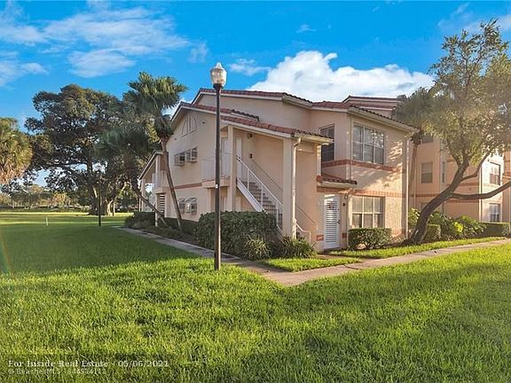 3rd image of 3400 Pinewalk Dr N APT 921