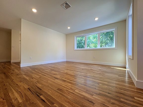 5th image of 817 Main St #1