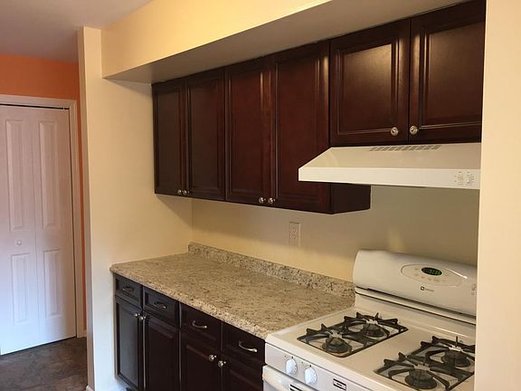 2nd image of 81 Golden Sq