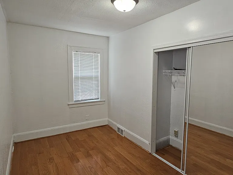 1123 Edmund Ave — Photo 23
