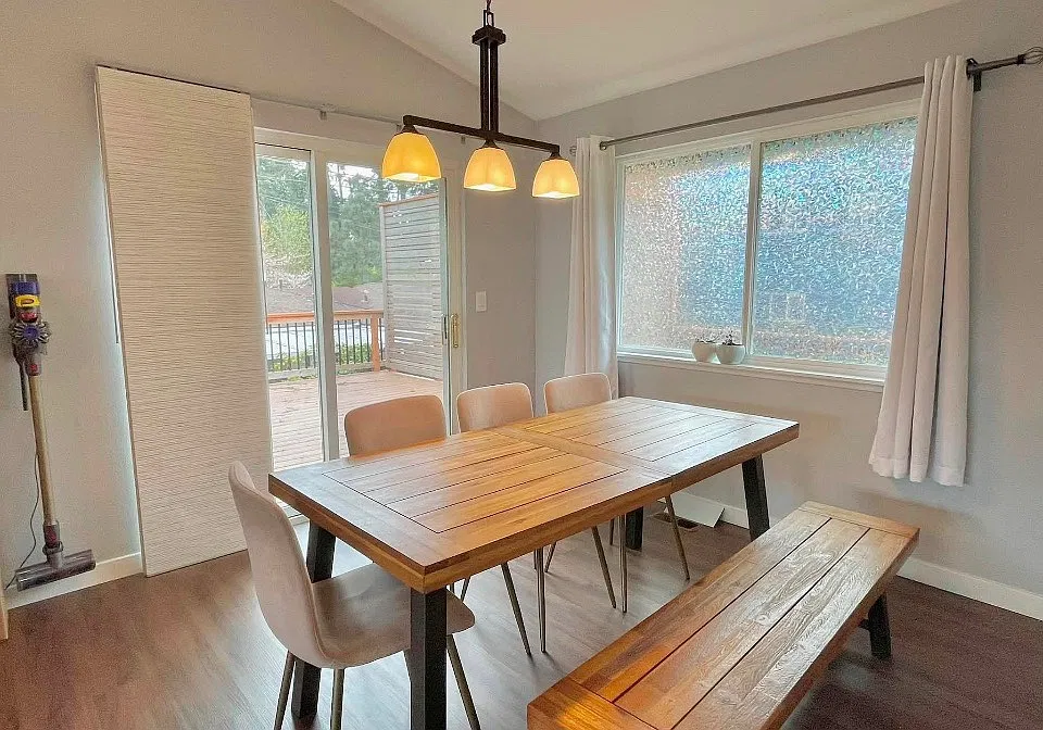 1 bed, 2200 sqft, $1,200 — Photo 2