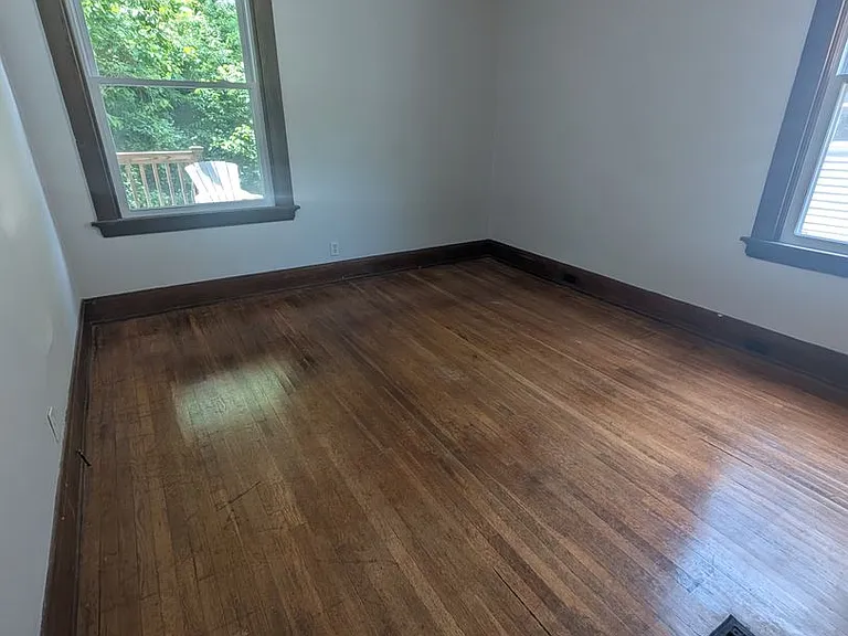 3111 Linwood Ave — Photo 5