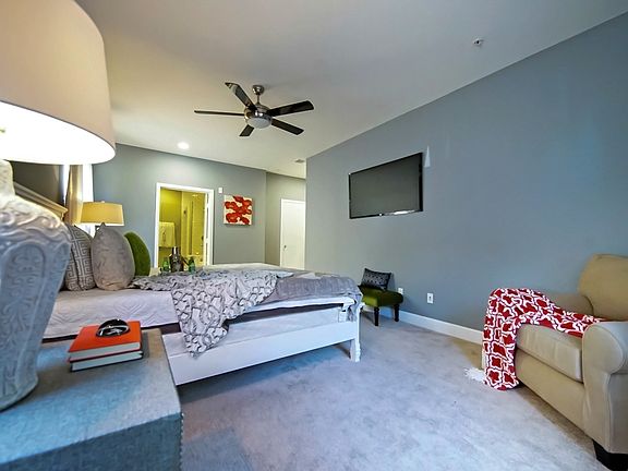 3rd image of 10639 Woodbridge St Unit 102