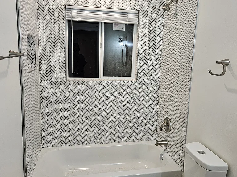 1341 Pine Ave — Photo 5