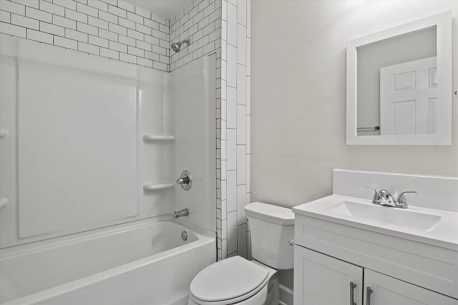 3 bed, 1000 sqft, $2,800 — Photo 2