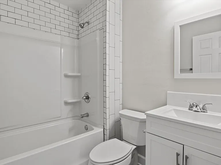 209 W Osceola St #A — Photo 2