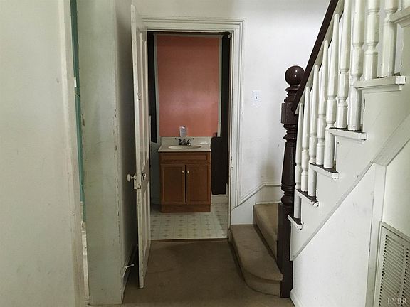 3rd image of 804 Buchanan St