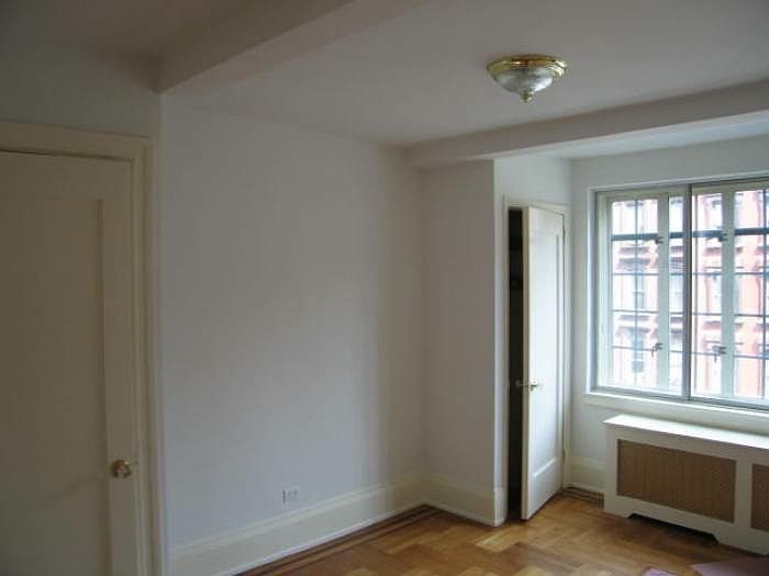 2nd image of 14-16 E 67th St