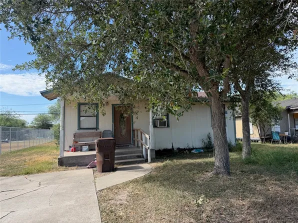 1121 E Avenue D, Kingsville, TX 78363