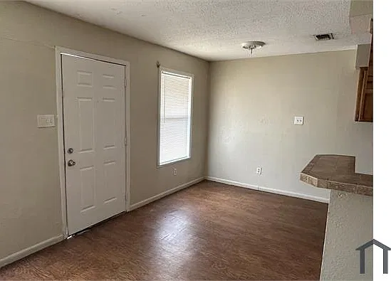 1 bed, 800 sqft, $975 — Photo 2