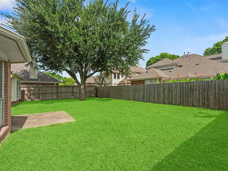 210 Leisure Dr — Photo 32