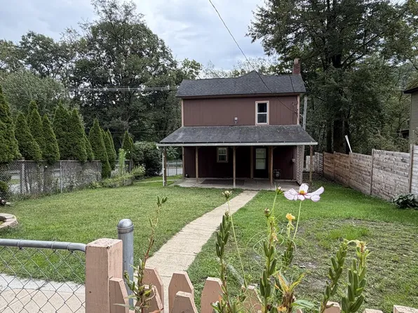 224 Congress Dr, Oil City, PA 16301