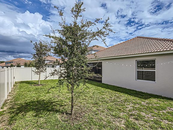 4th image of 1063 Oak Bluff Dr