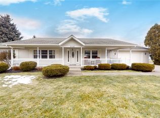 9749 Rochester Rd, Middleport, NY 14105