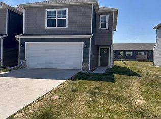 827 Oak Dr, Palo, IA 52324