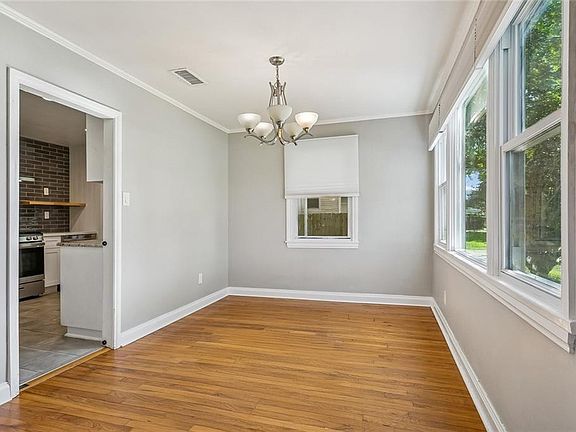 4th image of 809 N Cumberland St