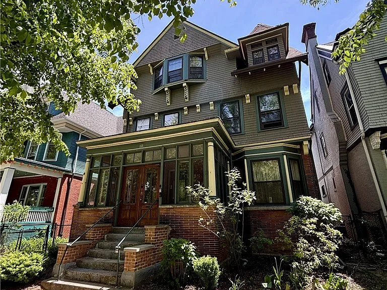 115 Bidwell Pkwy — Photo 1