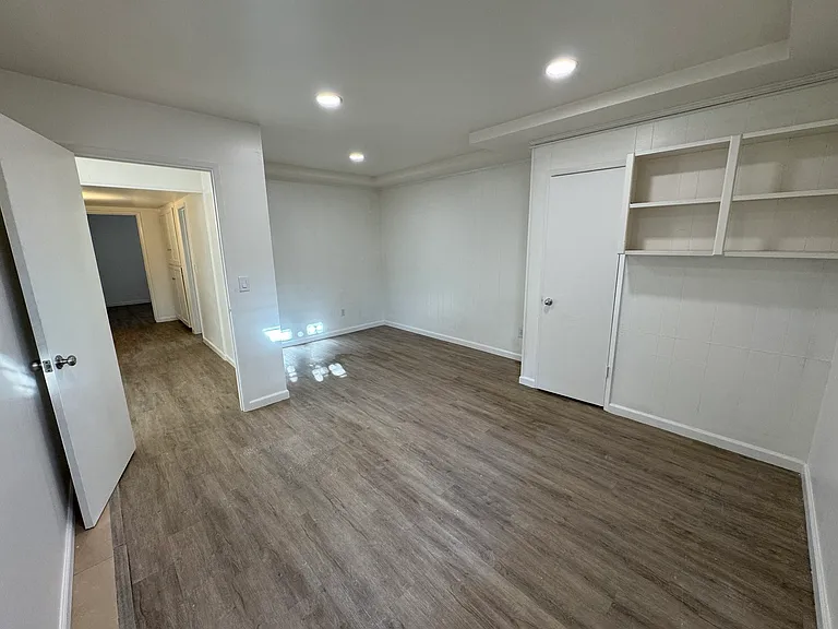 7000 Saranac St #9 — Photo 44