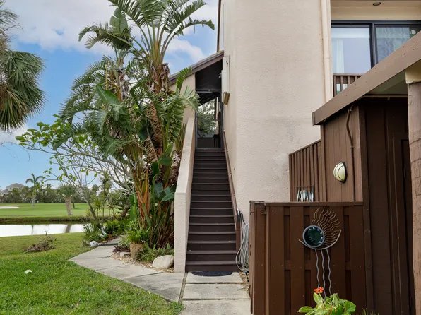 1328 Pelican Creek Xing APT C, Saint Petersburg, FL 33707
