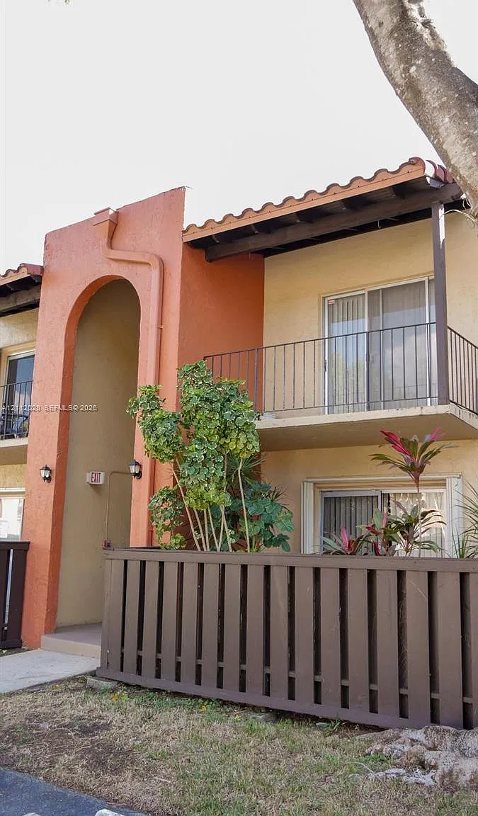 10780 N Kendall Dr — Photo 1