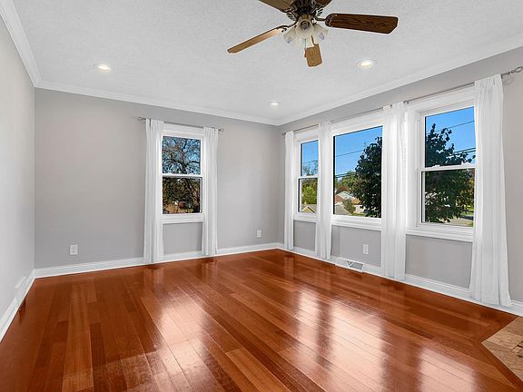 5th image of 1004 Green STREET