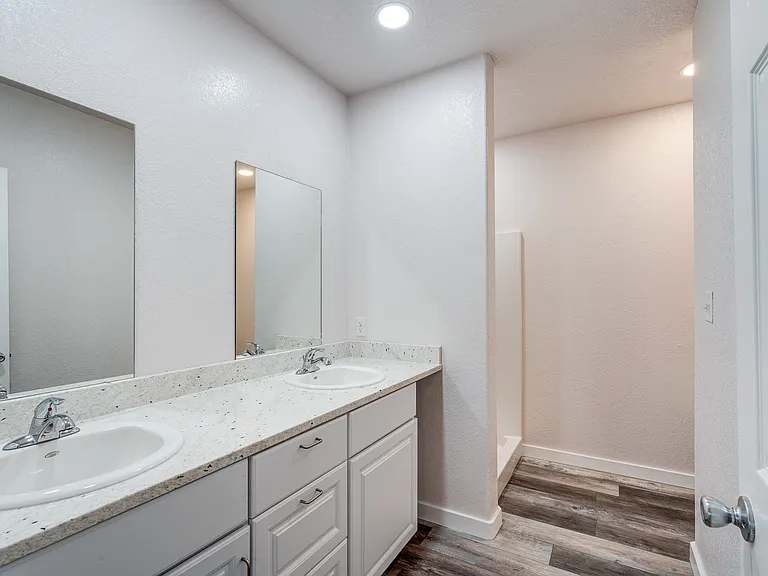 818 E Cucharras St — Photo 14