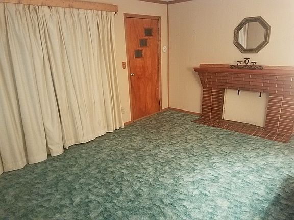 3rd image of 988 Gilmore St