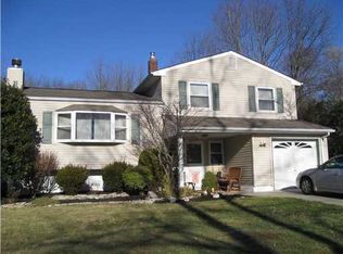 33 Dolores Dr, Metuchen, NJ 08840