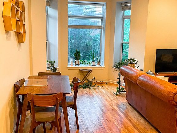 5th image of 673 W Roscoe St #675-203