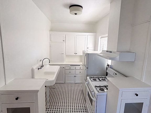 5th image of 1416 S Glendale Ave #10