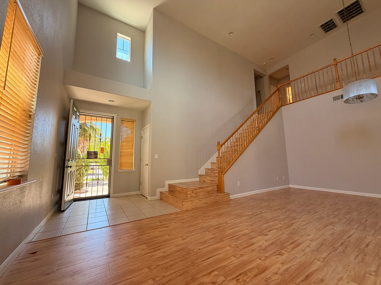 5 bed, 2494 sqft, $3,100 — Photo 4
